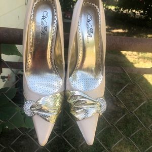 White Rose Champagne 🥂 Heels